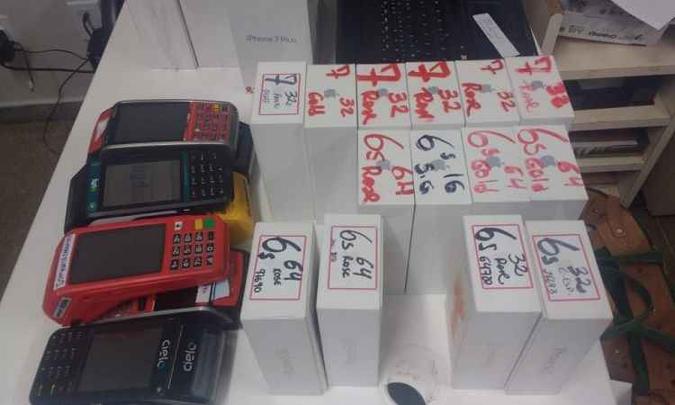 Equipamentos apreendidos durante a Operação Hermes, que resultou na prisão de um homem também suspeito de integrar o novo grupo de fraudadores(foto: Thiago Melo/Esp. CB/D.A Press) Equipamentos apreendidos durante a Operação Hermes, que resultou na prisão de um homem também suspeito de integrar o novo grupo de fraudadores(foto: Thiago Melo/Esp. CB/D.A Press)