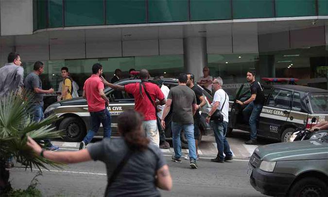 Tiroteio ocorreu em um estacionamento em Juiz de Fora (foto: Fernando Priamo/ Tribuna de Minas ) Tiroteio ocorreu em um estacionamento em Juiz de Fora (foto: Fernando Priamo/ Tribuna de Minas )