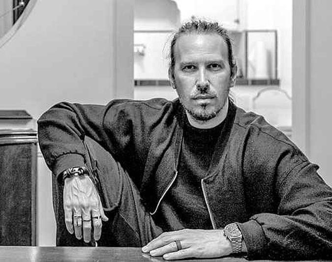 Ex-modelo, Stefan Siegel diz que luxo hoje é individualidade. Não é uma logo ou etiqueta com preço alto(foto: Divulgação) Ex-modelo, Stefan Siegel diz que luxo hoje é individualidade. Não é uma logo ou etiqueta com preço alto(foto: Divulgação)