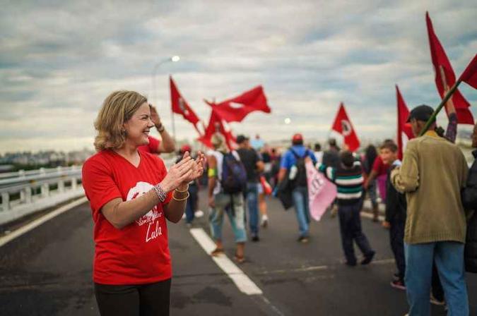 Gleisi Hoffmann votou em Curitiba(foto: AFP PHOTO / Jefferson BERNARDES) Gleisi Hoffmann votou em Curitiba(foto: AFP PHOTO / Jefferson BERNARDES)