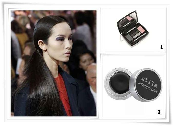 (1) Hypnôse Pallete Drama Eyes da Lancôme (R$259): com a textura seca, as pálpebras ganham uma cobertura delicada e, com o uso de água, a sombra fica levemente cremosa. Vem com a esponja. (2) Delineador e Sombra Smudge Pot da Stila (R$ 109): esee gel tem intensidade de tinta servindo como uma alternativa às tradicionais fórmulas líquidas ou em pó. (1) Hypnôse Pallete Drama Eyes da Lancôme (R$259): com a textura seca, as pálpebras ganham uma cobertura delicada e, com o uso de água, a sombra fica levemente cremosa. Vem com a esponja. (2) Delineador e Sombra Smudge Pot da Stila (R$ 109): esee gel tem intensidade de tinta servindo como uma alternativa às tradicionais fórmulas líquidas ou em pó.