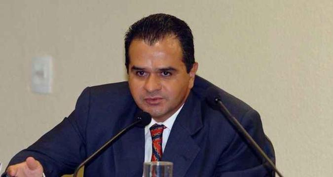 Adilson Florêncio foi diretor do fundo de pensão Postalis. Hoje, o homem salvo por Silvio responde por corrupção(foto: Jose Varella/CB/D.A Press) Adilson Florêncio foi diretor do fundo de pensão Postalis. Hoje, o homem salvo por Silvio responde por corrupção(foto: Jose Varella/CB/D.A Press)