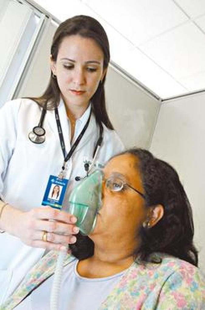 Vítima de sinusite crônica, Ana Lúcia passou a dormir melhor após a fisioterapia(foto: Euler Júnior/em/CB/D.A Press) Vítima de sinusite crônica, Ana Lúcia passou a dormir melhor após a fisioterapia(foto: Euler Júnior/em/CB/D.A Press)
