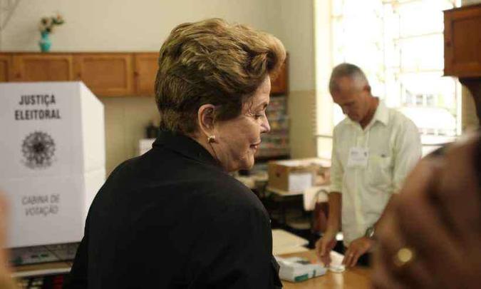 Também houve manifestação com vaias contra a candidata, ainda que tímida(foto: Edésio Ferreira/EM/DA Press) Também houve manifestação com vaias contra a candidata, ainda que tímida(foto: Edésio Ferreira/EM/DA Press)