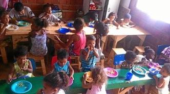Creche Vovô Luzimar recebe crianças de pais que trabalham no Lixão da Estrutural(foto: Juliana Hagiwara /Divulgação) Creche Vovô Luzimar recebe crianças de pais que trabalham no Lixão da Estrutural(foto: Juliana Hagiwara /Divulgação)