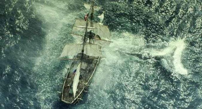 As cenas de ação no mar não se tornam recurso desmedido: aventura, proporcionalmente, casa com drama, no filme de Ron Howard(foto: Warner Bros/Divulgação) As cenas de ação no mar não se tornam recurso desmedido: aventura, proporcionalmente, casa com drama, no filme de Ron Howard(foto: Warner Bros/Divulgação)