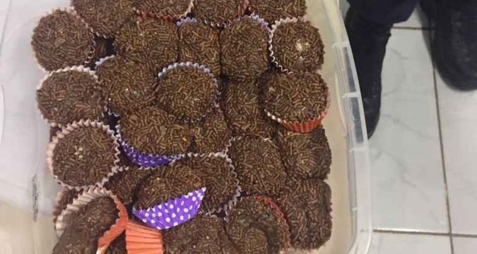 Diretora de colégio alertou policiais sobre a venda dos chocolates com a droga(foto: Divulgação/PMDF) Diretora de colégio alertou policiais sobre a venda dos chocolates com a droga(foto: Divulgação/PMDF)