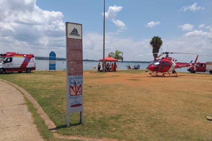 Bombeiros fizeram resgate de vítima de afogamento no Lago Paranoá(foto: Divulgação / CBMDF) Bombeiros fizeram resgate de vítima de afogamento no Lago Paranoá(foto: Divulgação / CBMDF)
