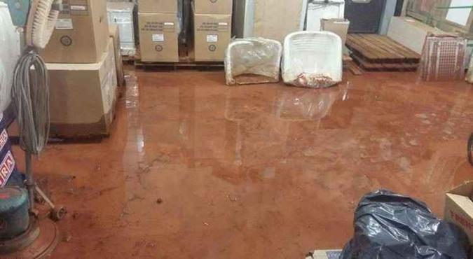 Fortes chuvas atingiram loja de Elisângela(foto: Arquivo pessoal) Fortes chuvas atingiram loja de Elisângela(foto: Arquivo pessoal)