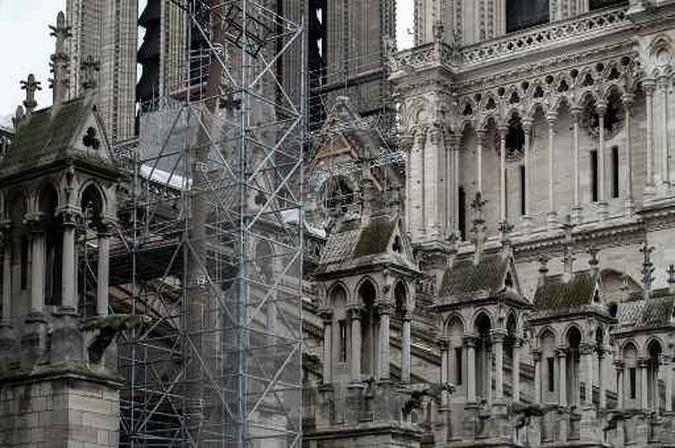 Catedral de Notre-Dame em Paris, seis meses após o incêndio que destruiu parte de sua estrutura.(foto: Philippe Lopez/AFP) Catedral de Notre-Dame em Paris, seis meses após o incêndio que destruiu parte de sua estrutura.(foto: Philippe Lopez/AFP)