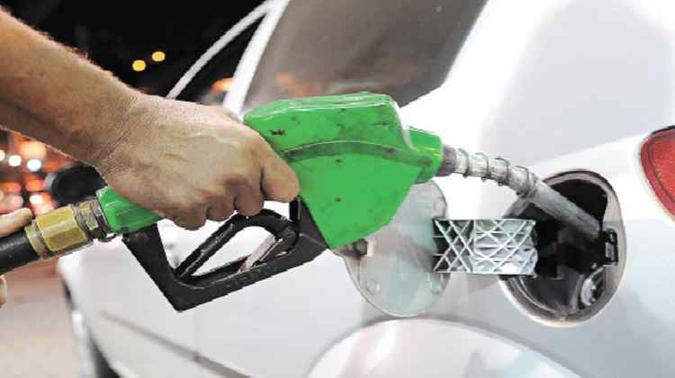 A venda direta de etanol para os postos de gasolina pode resultar em uma redução de R$ 0,20 no custo do combustível: pressão no Congresso(foto: Gladyston Rodrigues/Estado de Minas) A venda direta de etanol para os postos de gasolina pode resultar em uma redução de R$ 0,20 no custo do combustível: pressão no Congresso(foto: Gladyston Rodrigues/Estado de Minas)