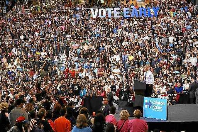 Barack Obama fala para um público de maioria jovem, em Miami, e pede votos para Hillary em nome de preservar Barack Obama fala para um público de maioria jovem, em Miami, e pede votos para Hillary em nome de preservar