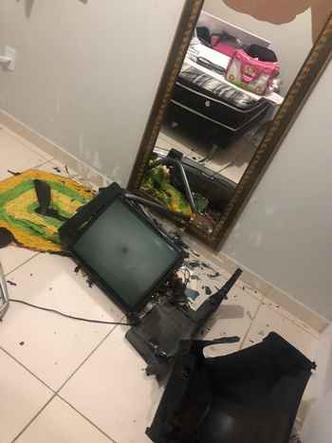 No domingo, ele havia ameaçado a mulher e quebrado diversos objetos da casa(foto: PCDF/Divulgação) No domingo, ele havia ameaçado a mulher e quebrado diversos objetos da casa(foto: PCDF/Divulgação)