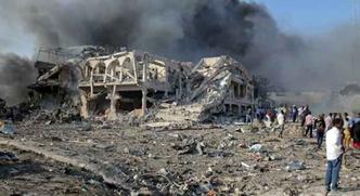 Fachada do Hotel Safari em Mogadíscio, capital da Somália, onde uma forte explosão deixou pelo menos 215 mortos e mais de 300 pessoas feridas(foto: Said Yusuf Warsame/EPA/direitos reservados/) Fachada do Hotel Safari em Mogadíscio, capital da Somália, onde uma forte explosão deixou pelo menos 215 mortos e mais de 300 pessoas feridas(foto: Said Yusuf Warsame/EPA/direitos reservados/)
