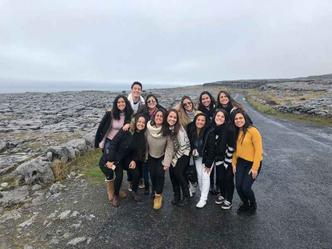 Luiza Aviani foi para Dublin com um grupo de 11 pessoas: diversão garantida(foto: Arquivo Pessoal ) Luiza Aviani foi para Dublin com um grupo de 11 pessoas: diversão garantida(foto: Arquivo Pessoal )