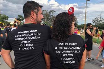 Os organizadores João Macri e Carla Torres: mudança de local do bloco resultou em protesto nas camisetas(foto: Ailim Cabral/CB/D.A Press) Os organizadores João Macri e Carla Torres: mudança de local do bloco resultou em protesto nas camisetas(foto: Ailim Cabral/CB/D.A Press)