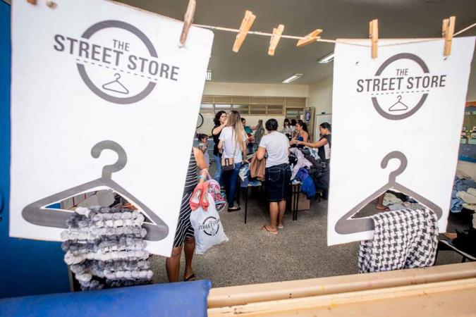 Para nova ação, projeto recebe doações de roupas, sapatos, brinquedos e acessórios até o fim de novembro(foto: Reprodução/The Street Store DF) Para nova ação, projeto recebe doações de roupas, sapatos, brinquedos e acessórios até o fim de novembro(foto: Reprodução/The Street Store DF)