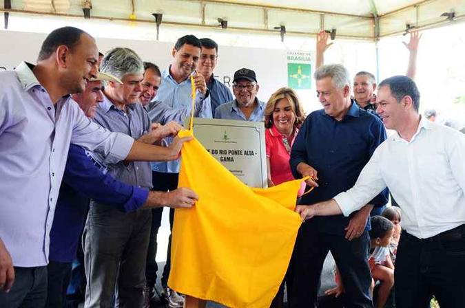A cerimônia de inauguração, neste sábado (3/2), contou com a presença do governador Rodrigo Rollemberg e o diretor da Novacap Júlio Menegotto(foto: Dênio Simões/Agência Brasília) A cerimônia de inauguração, neste sábado (3/2), contou com a presença do governador Rodrigo Rollemberg e o diretor da Novacap Júlio Menegotto(foto: Dênio Simões/Agência Brasília)
