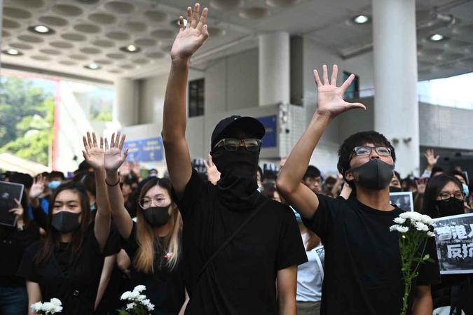 Na última semana os atos violentos aumentaram em Hong Kong(foto: Philip Fong / AFP) Na última semana os atos violentos aumentaram em Hong Kong(foto: Philip Fong / AFP)