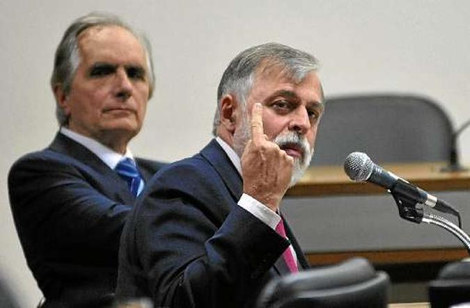Paulo Roberto Costa, o homem-bomba da Operação Lava-Jato: pagamento de propina para o PP, o PT e o PMDB citado em depoimento(foto: Laycer Tomaz/Câmara dos Deputados) Paulo Roberto Costa, o homem-bomba da Operação Lava-Jato: pagamento de propina para o PP, o PT e o PMDB citado em depoimento(foto: Laycer Tomaz/Câmara dos Deputados)