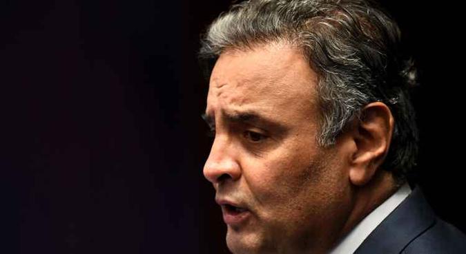 Aécio recebeu 18 dos 20 votos do PMDB, o partido de Michel Temer (foto: Evaristo Sá/AFp - 4/7/17) Aécio recebeu 18 dos 20 votos do PMDB, o partido de Michel Temer (foto: Evaristo Sá/AFp - 4/7/17)