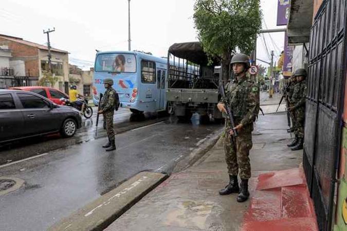 51 homicídios foram registrados em 48 horas no nordeste do Ceará, uma vez que a polícia militar está em greve em busca de melhores salários, informou a Secretaria de Segurança regional na sexta-feira.(foto: JARBAS DE OLIVEIRA / AFP) 51 homicídios foram registrados em 48 horas no nordeste do Ceará, uma vez que a polícia militar está em greve em busca de melhores salários, informou a Secretaria de Segurança regional na sexta-feira.(foto: JARBAS DE OLIVEIRA / AFP)