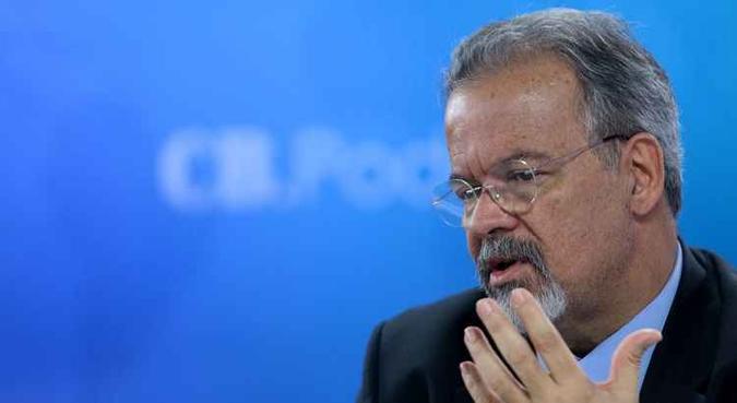 O ministro Raul Jungmann diz que governo descarta divisão da Embraer para venda à Boeing.(foto: Luis Nova/Esp. CB/D.A Press) O ministro Raul Jungmann diz que governo descarta divisão da Embraer para venda à Boeing.(foto: Luis Nova/Esp. CB/D.A Press)