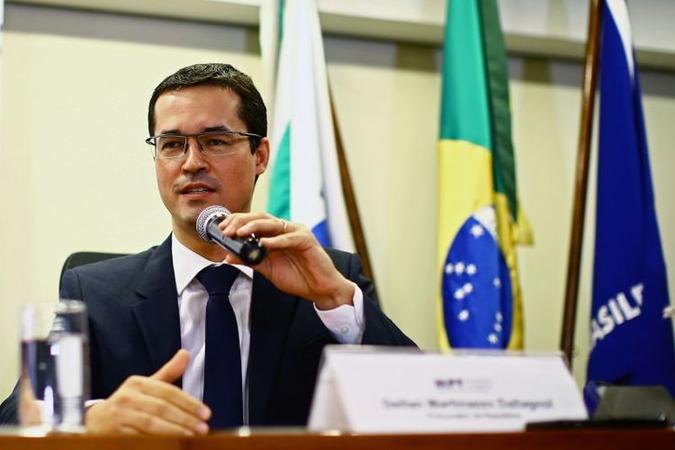 Dallagnol assegura que dinheiro deve ir para setores de interesse social(foto: Heuler Andrey/AFP - 7/12/17) Dallagnol assegura que dinheiro deve ir para setores de interesse social(foto: Heuler Andrey/AFP - 7/12/17)