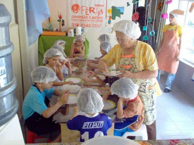 Com a mudança na rotina, os horários das refeições ficam menos organizados. Por isso, a alimentação precisa de cuidados redobrados(foto: Délcio F. Batalha/Divulgação) Com a mudança na rotina, os horários das refeições ficam menos organizados. Por isso, a alimentação precisa de cuidados redobrados(foto: Délcio F. Batalha/Divulgação)