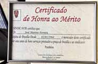 Certificado recebido em 1964 pelos bons serviços prestados fica na parede de casa(foto: Ronaldo de Oliveira/CB/D.A Press/Reprodução) Certificado recebido em 1964 pelos bons serviços prestados fica na parede de casa(foto: Ronaldo de Oliveira/CB/D.A Press/Reprodução)
