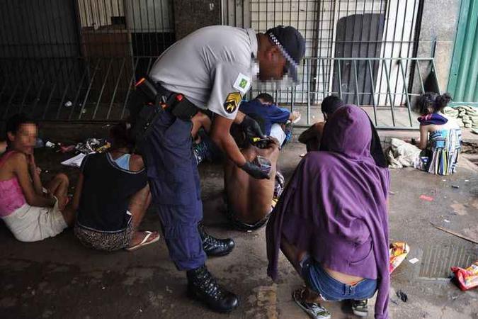 Polícias do DF trabalham em conjunto para evitar crimes, mas baixo potencial das infrações cria ciclo vicioso: autuados voltam às ruas horas depois de serem levados às delegacias(foto: Paula Rafiza/Esp. CB/D.A Press) Polícias do DF trabalham em conjunto para evitar crimes, mas baixo potencial das infrações cria ciclo vicioso: autuados voltam às ruas horas depois de serem levados às delegacias(foto: Paula Rafiza/Esp. CB/D.A Press)