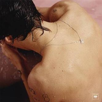 'Harry Styles' tem lançamento marcado para o dia 12 de maio(foto: Columbia Records/Reprodução) 'Harry Styles' tem lançamento marcado para o dia 12 de maio(foto: Columbia Records/Reprodução)