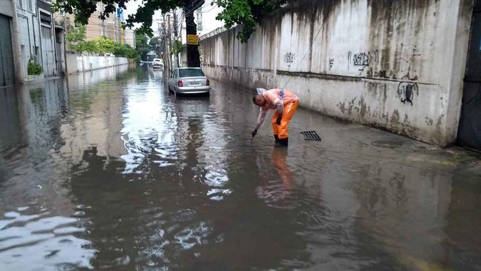 Vários pontos da cidade estão alagados e com e bolsões d%u2019água(foto: Prefeitura do Rio/Divulgação) Vários pontos da cidade estão alagados e com e bolsões d%u2019água(foto: Prefeitura do Rio/Divulgação)