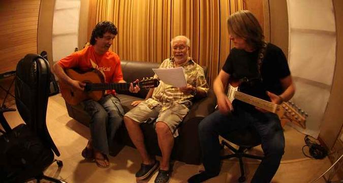 Harmonia: Sydnei Carvalho (E), Roberto Menescal e Andy Timmons (foto: Arquivo Pessoal/Sydnei Carvalho) Harmonia: Sydnei Carvalho (E), Roberto Menescal e Andy Timmons (foto: Arquivo Pessoal/Sydnei Carvalho)