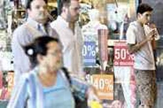 Nem todos os centros de compra aderiram ao período de promoções. Mas os lojistas decidiram, por conta própria, baixar o preço(foto: Breno Fortes/CB/D.A Press ) Nem todos os centros de compra aderiram ao período de promoções. Mas os lojistas decidiram, por conta própria, baixar o preço(foto: Breno Fortes/CB/D.A Press )