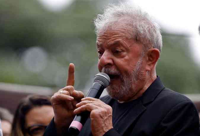 Lula disse ainda que gostaria de participar de um debate com o ex-ministro da Justiça Sérgio Moro, caso o ex-juiz da Lava Jato viabilize sua candidatura à Presidência da República em 2022 (foto: AFP / Miguel Schincariol)