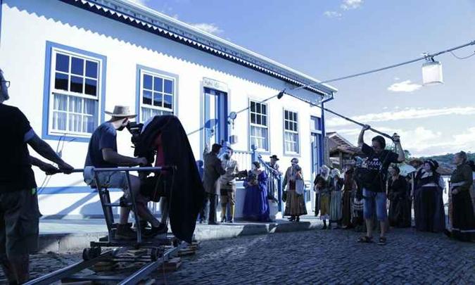 A cidade de Pirenópolis (GO) foi usada como set para encenar a infância de Dulcina em Valença (RJ), em algumas das cenas ficcionais(foto: ABA/Resgate da Vida/Veríssimo Filmes/Divulgação)