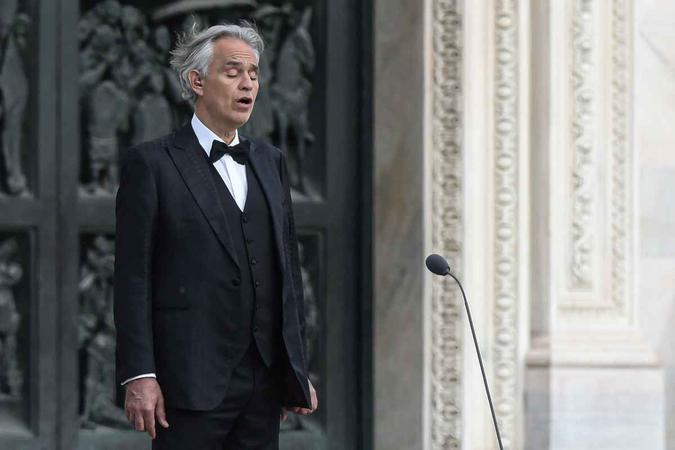 O tenor Andrea Bocelli, que fez concerto em Milão no domingo de Páscoa, é o terceiro da lista (foto: PIERO CRUCIATTI/AFP) O tenor Andrea Bocelli, que fez concerto em Milão no domingo de Páscoa, é o terceiro da lista (foto: PIERO CRUCIATTI/AFP)
