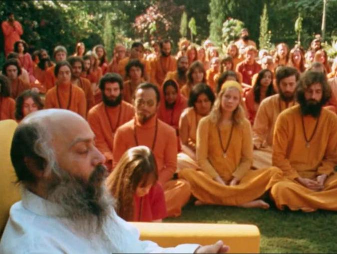 Osho e seus seguidores causaram uma série de controvérsias e originaram a série 'Wild wild country', da Netflix(foto: Netflix/Divulgação) Osho e seus seguidores causaram uma série de controvérsias e originaram a série 'Wild wild country', da Netflix(foto: Netflix/Divulgação)