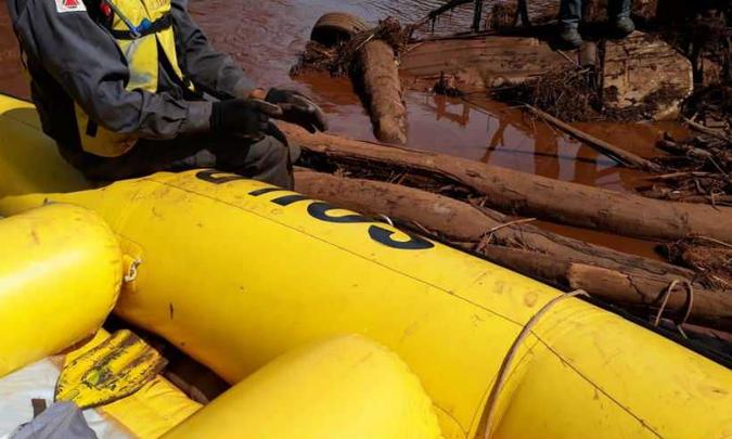 Buscas estão sendo feitas por Bombeiros(foto: Corpo de Bombeiros/Divulgação) Buscas estão sendo feitas por Bombeiros(foto: Corpo de Bombeiros/Divulgação)