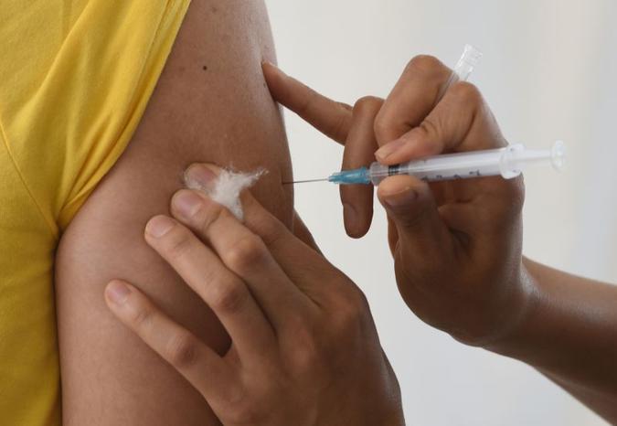 A única forma de se prevenir da caxumba é por meio da vacina Tetra Viral, disponível na rede pública de saúde(foto: Ed Alves/CB/D.A Press) A única forma de se prevenir da caxumba é por meio da vacina Tetra Viral, disponível na rede pública de saúde(foto: Ed Alves/CB/D.A Press)
