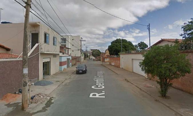 Homem jogava fezes em casa de vizinha na Rua Santo Amaro, no Bairro São Judas, em Montes Claros(foto: Google Street View/Reprodução) Homem jogava fezes em casa de vizinha na Rua Santo Amaro, no Bairro São Judas, em Montes Claros(foto: Google Street View/Reprodução)