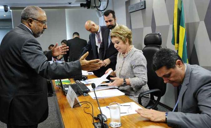 Paim (E), com Marta Suplicy e Ferraço: oposicionistas apresentaram voto em separado pedindo rejeição do projeto(foto: Geraldo Magela/Agência Senado) Paim (E), com Marta Suplicy e Ferraço: oposicionistas apresentaram voto em separado pedindo rejeição do projeto(foto: Geraldo Magela/Agência Senado)
