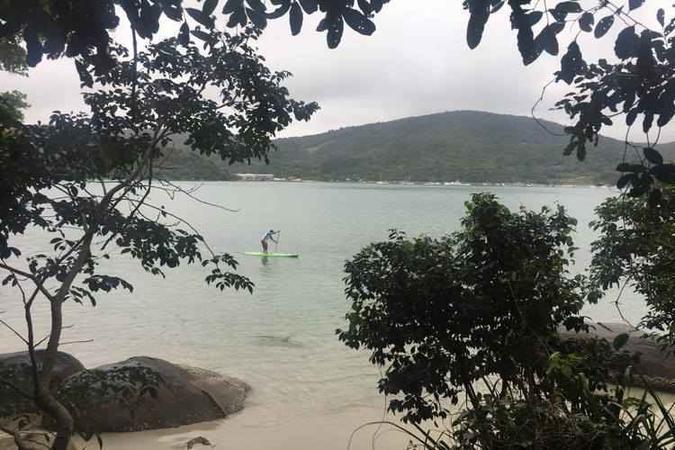 Para chegar à Ilha João da Cunha é preciso pegar um barco de passeio. Lá, é possível curtir diversas atividades de ecoturismo (foto: Ana Carolina Alves/CB/DA Press) Para chegar à Ilha João da Cunha é preciso pegar um barco de passeio. Lá, é possível curtir diversas atividades de ecoturismo (foto: Ana Carolina Alves/CB/DA Press)