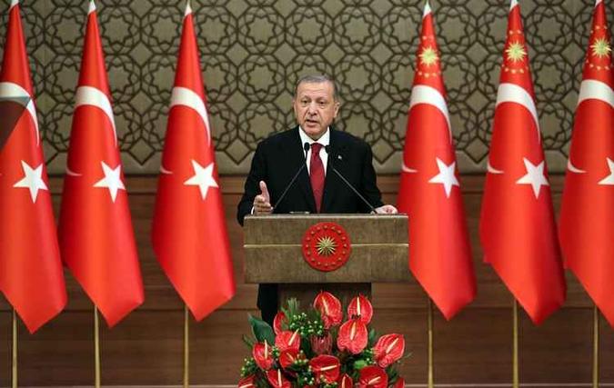 O presidente turco, Recep Tayyip Erdogan, iniciou nesta segunda-feira, 9/7, um novo mandato de cinco anos com amplos poderes(foto: Adem Altan/AFP) O presidente turco, Recep Tayyip Erdogan, iniciou nesta segunda-feira, 9/7, um novo mandato de cinco anos com amplos poderes(foto: Adem Altan/AFP)