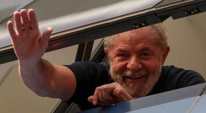 Lula está preso há 17 dias em Curitiba(foto: Miguel Schincariol/AFP) Lula está preso há 17 dias em Curitiba(foto: Miguel Schincariol/AFP)