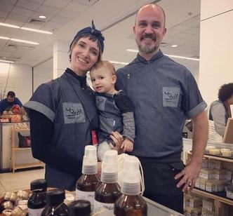 Casal Moara e Alexandre: intenção de vender o produto dos colaboradores, não sua própria marca(foto: @moaralesaboaria/Instagran) Casal Moara e Alexandre: intenção de vender o produto dos colaboradores, não sua própria marca(foto: @moaralesaboaria/Instagran)