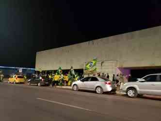 Apoiadores de Bolsonaro foram à Praça dos Três Poderes neste sábado(foto: CB/D.A Press)