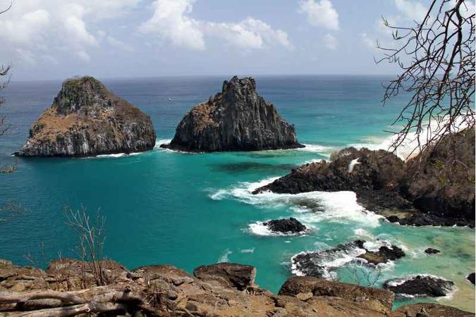 Baía dos Porcos, praia em Fernando de Noronha(foto: Wikipédia Commons/Divulgação) Baía dos Porcos, praia em Fernando de Noronha(foto: Wikipédia Commons/Divulgação)