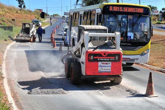 Obra de recapeamento começou nesta quarta-feira (14/8)(foto: Acácio Pinheiro/Agência Brasília) Obra de recapeamento começou nesta quarta-feira (14/8)(foto: Acácio Pinheiro/Agência Brasília)